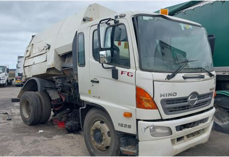 Hino FG8J Sweeper V4564
