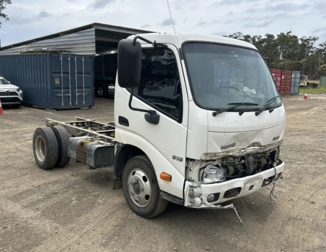 Hino 300 616 V4582