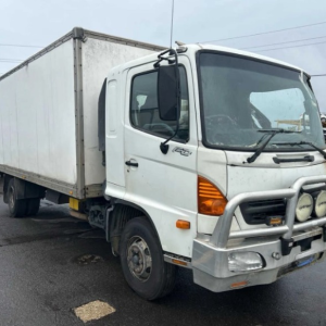 Hino FD1J Van V4651