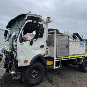 Wrecking Hino 300 817 4x4V 4678