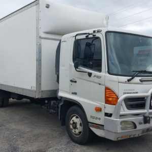 Hino FD8J Van V4692