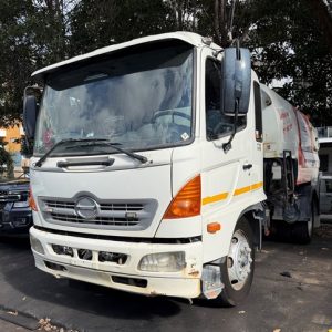 Hino GD8J Sweeper V4728